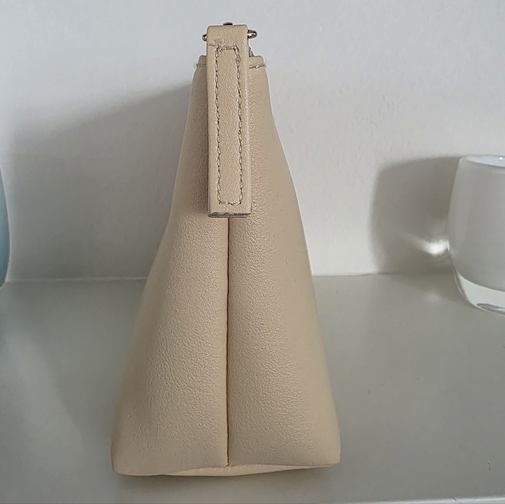 Bvlgari Beige Cosmetic Toiletry Bag BRAND NEW - Picture 3 of 7